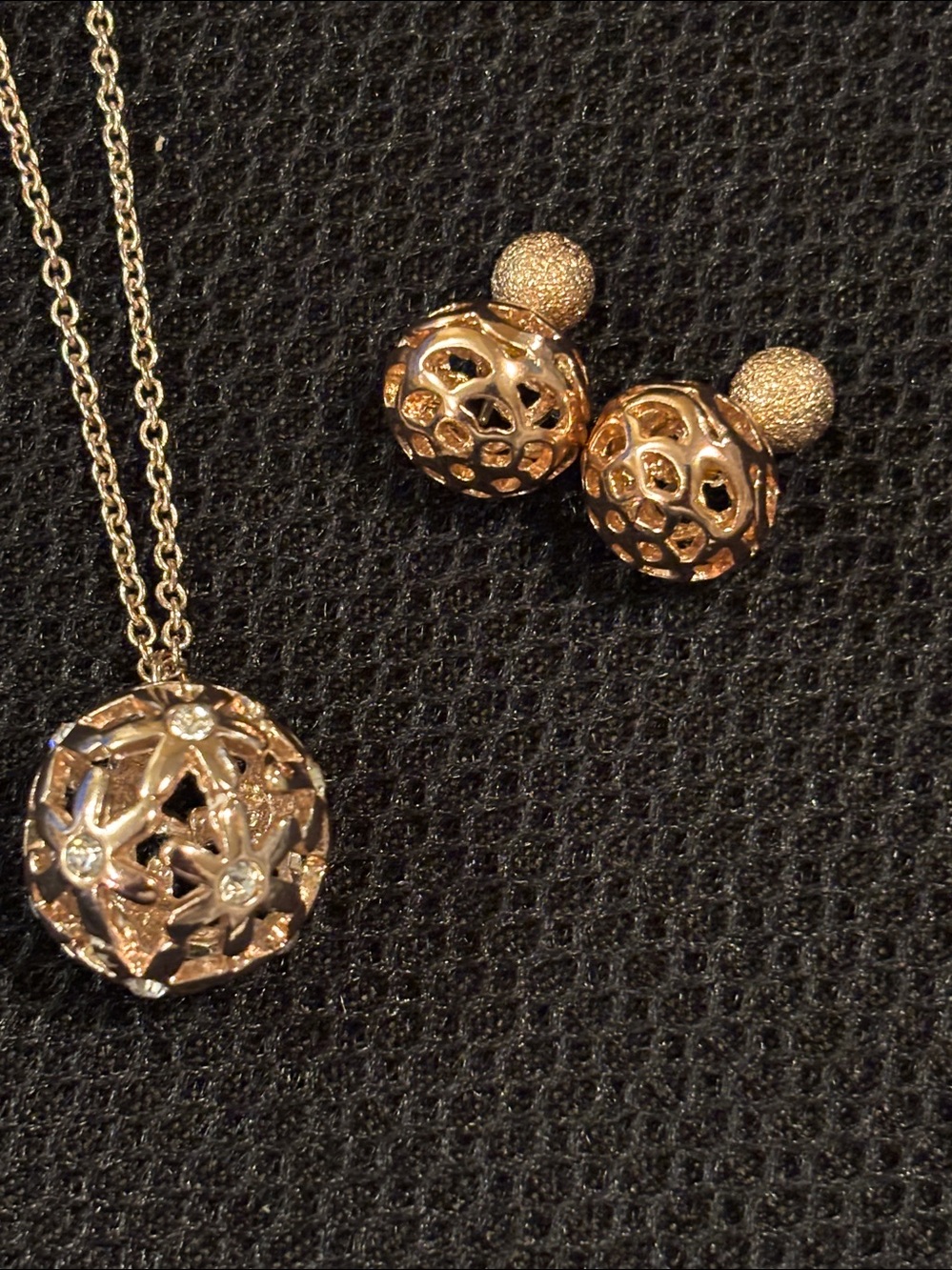 Guess Delicate Rose Gold Filigree Pendant Necklace and Rose Gold Earrings